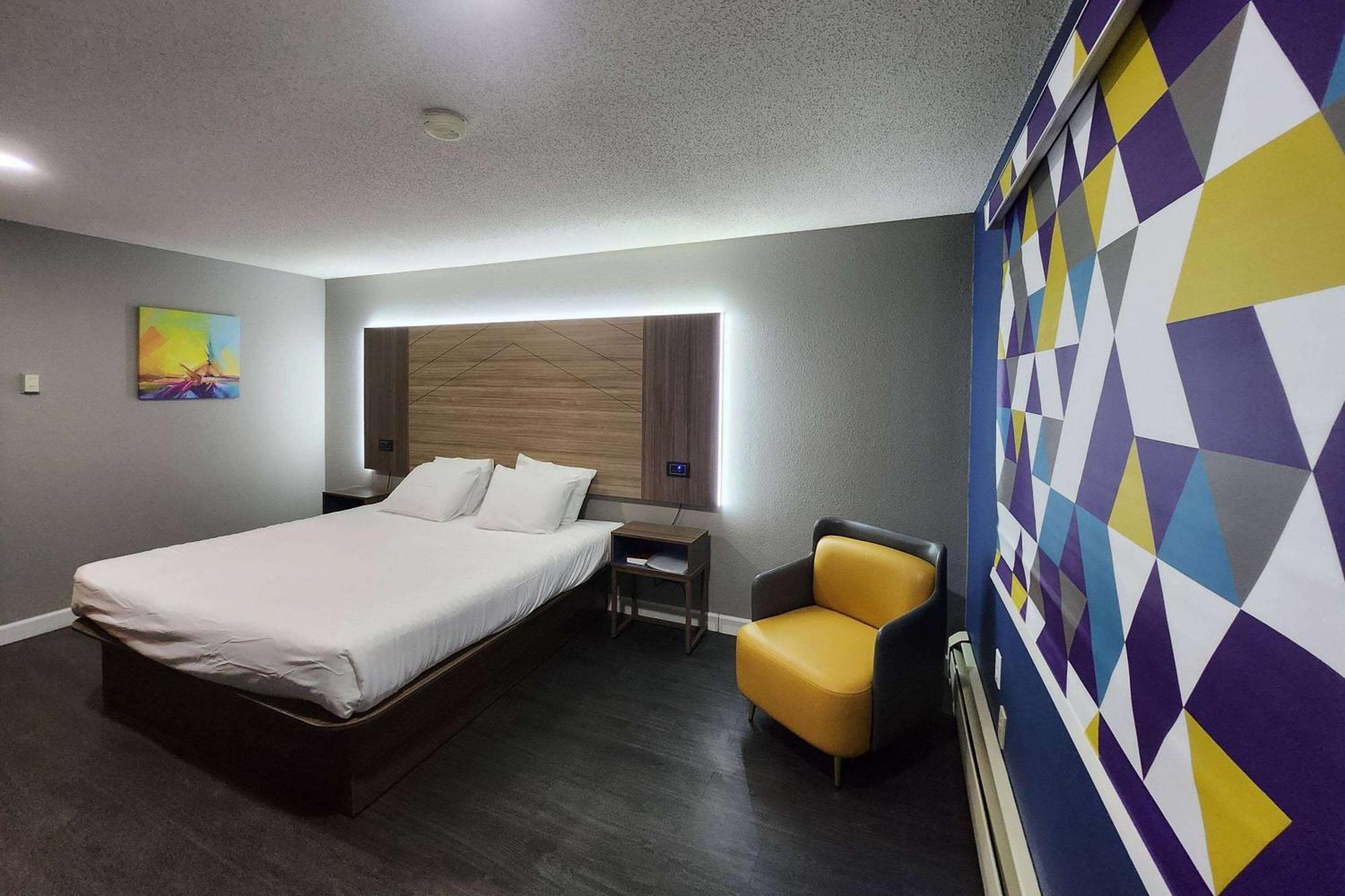 Super 8 By Wyndham Hayward Wi Motel Eksteriør billede